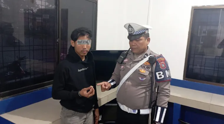 Tak Pakai Helm, Pemotor di Pekanbaru Kepergok Bawa Pil Ekstasi Saat Diberhentikan Petugas